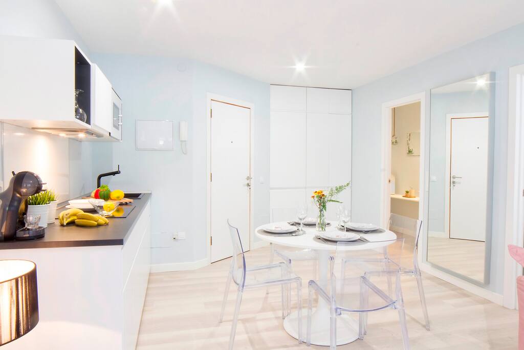 Cocina y mesa para 4