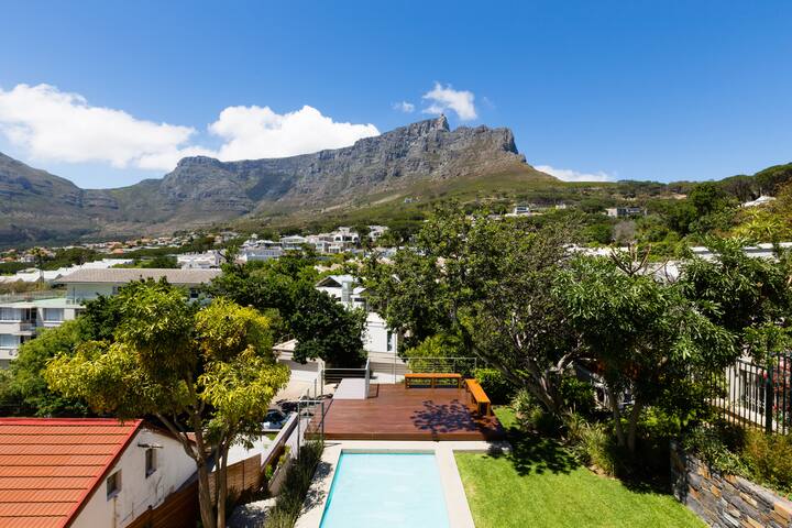 Contemporary Family Home with Table Mountain Views gallery image 2