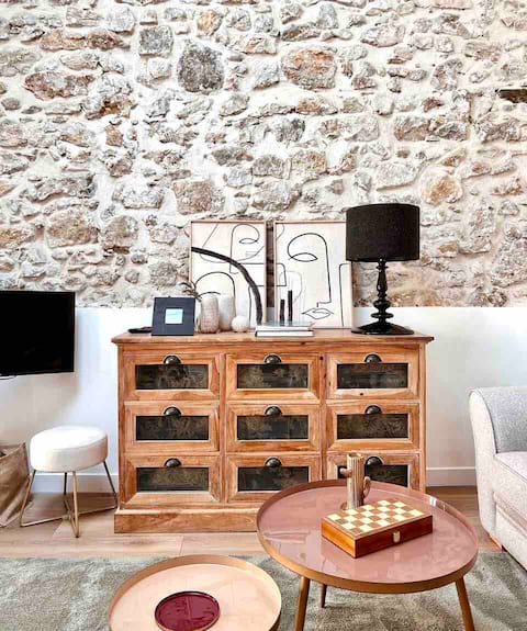 Annonce Airbnb populaire: Manon B&B comfy place in old Town Antibes awaits U à Antibes