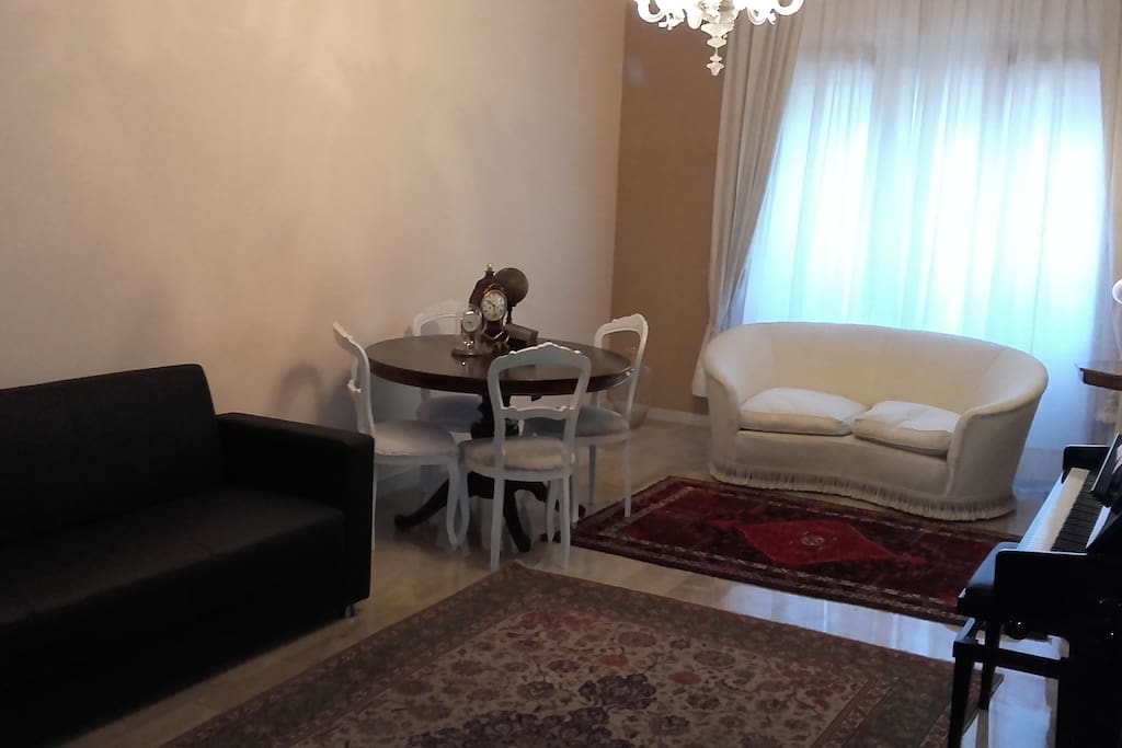 Il divano letto: disponibile per i gruppi che affittano tutta la casa