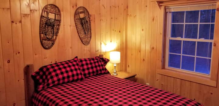 裏の寝室アンティークのインテリア