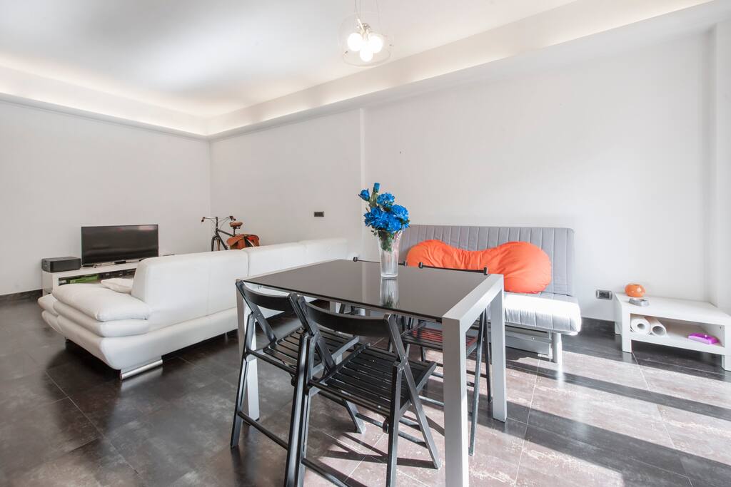 Living room (from kitchen)