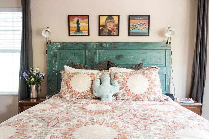 Eastside Bohemian Retreat gallery image 3