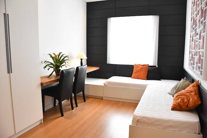 Офис/стая с 2 отделни легла 