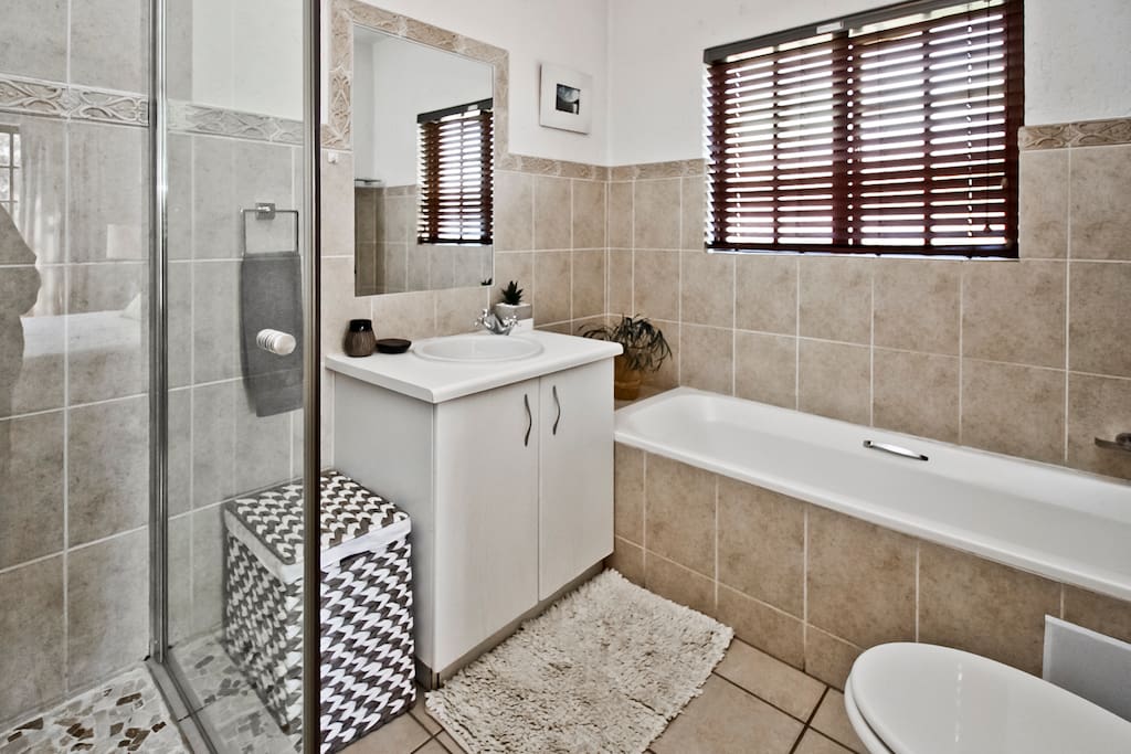 Bathroom (incl shower & bath)