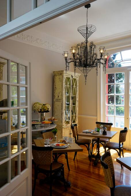 Su estancia incluye un desayuno continental en nuestro comedor.