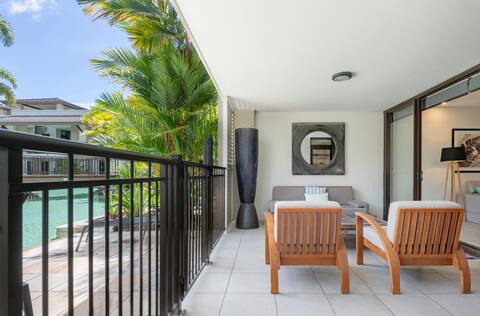 Swim-out Tropical Getaway by Four Mile Beach