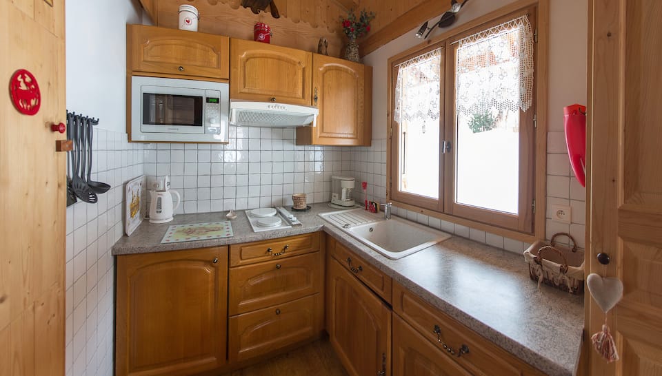 A little Savoyard chalet below La Princesse, Demi-Quartier, Megève, France, photo 6 of 10