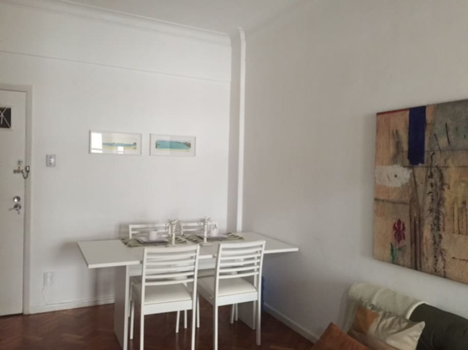 Vista parcial da sala, oposta à varandinha