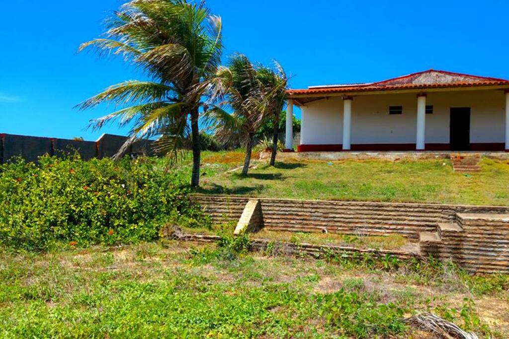 Amplo espaço da frente da casa
