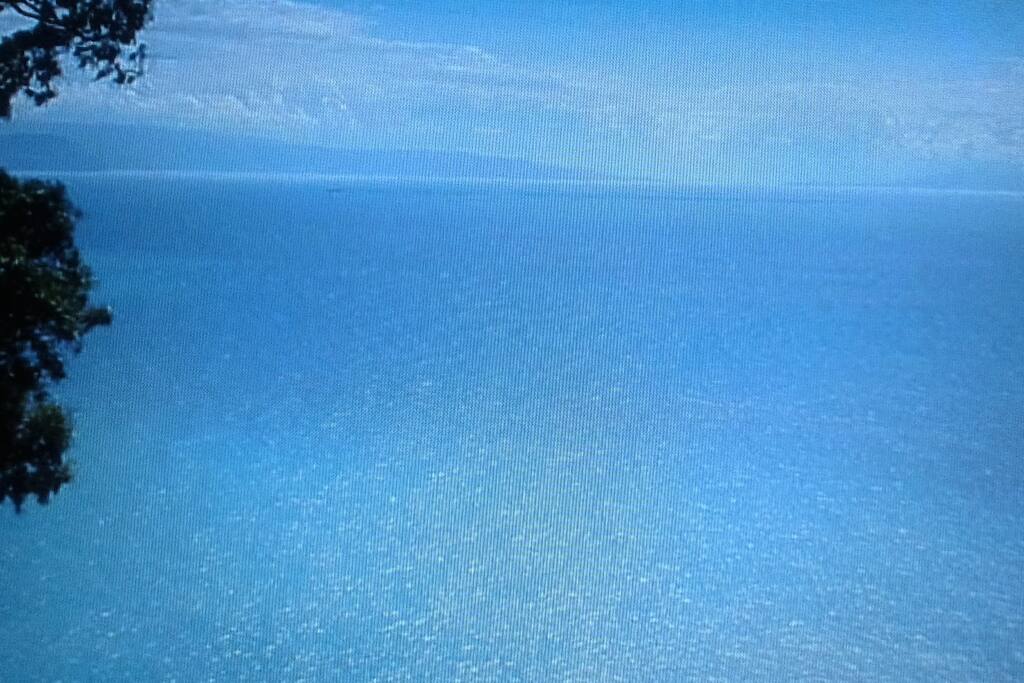 VISTA DAL TERRAZZO VERSO SINISTRA: COSTA CALABRA E COSTA SICILIANA SULLO STRETTO DI MESSINA