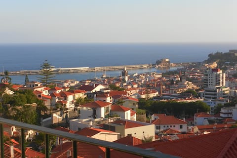 Chambre avec balcon et vue sur la mer à Funchal