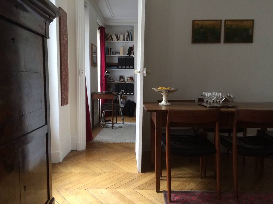 du séjour vers la chambre