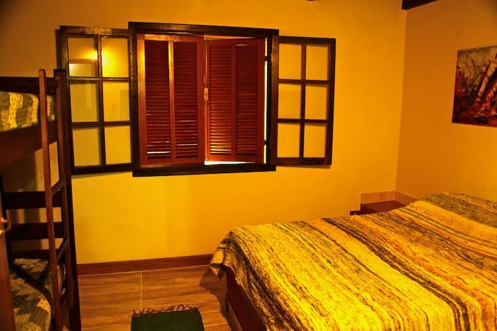 ห้องนอน 1 
เตียงคู่และเตียงสองชั้น