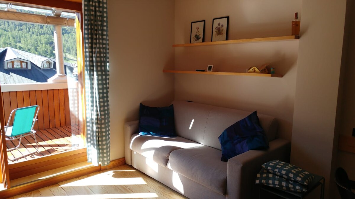 Top Airbnb: Downtown three-room apartment with a view 200 meters from the slopes a Sestriere