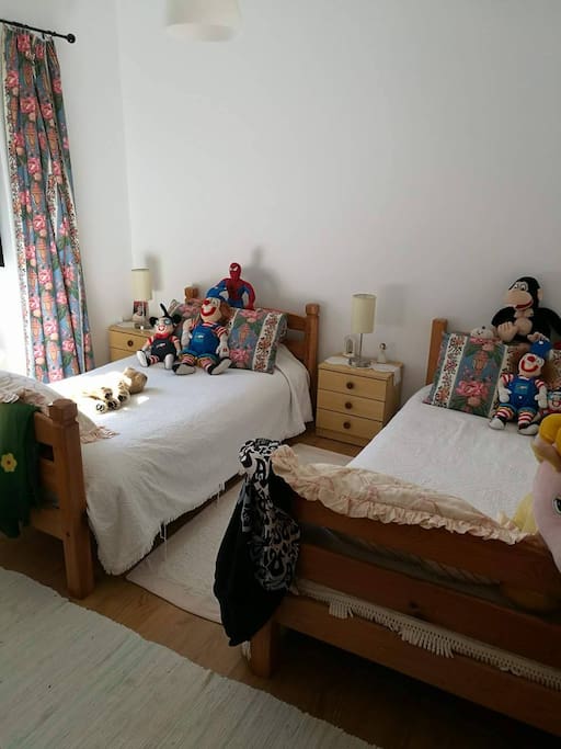 Quarto com 2 camas individuais