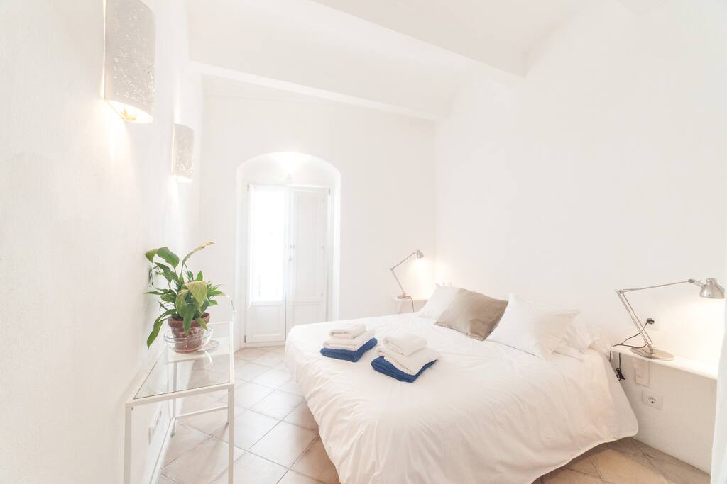ROOM 1