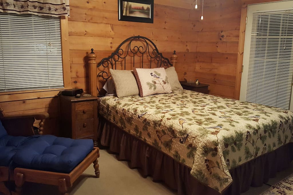 Master bedroom with queen size bed