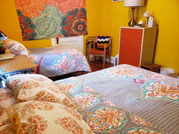 The Circus: A Holistic Homestay: Room3