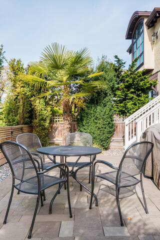 Refined Modern Home in Kitsilano’s Best Locale gallery image 5