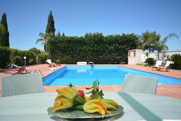 Villa a Gallipoli con piscina e campo da tennis. gallery image 4