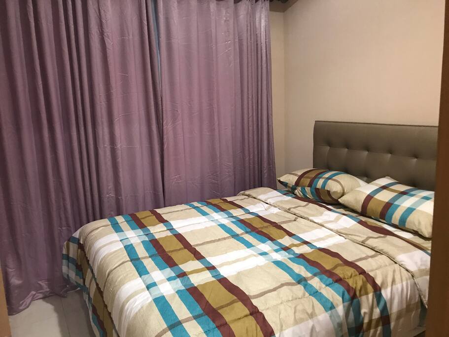 Bedroom #1
//Queen size bed perfect fit for 2 people with blanket & pillows. All linen is clean and pressed each time before guest checking in. Closet space is provided//