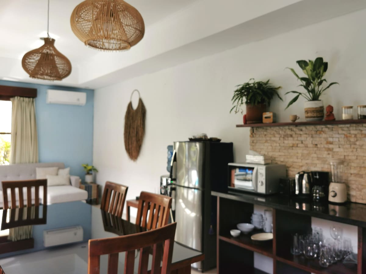 Cottage in Kecamatan Denpasar Selatan · ★4.84 · 3 bedrooms · 4 beds · 3 private baths, Airbnb karşılaştırması