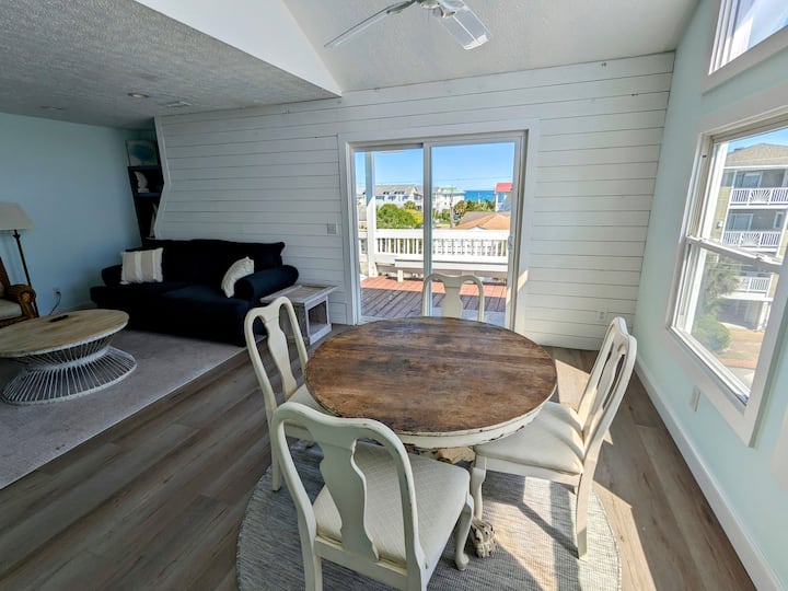 Top Floor Beach Nest, A Minute Walk To The Beach - Wrightsville Beach, NC