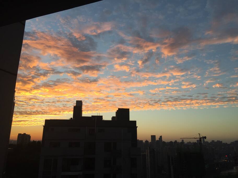 窗外夕阳