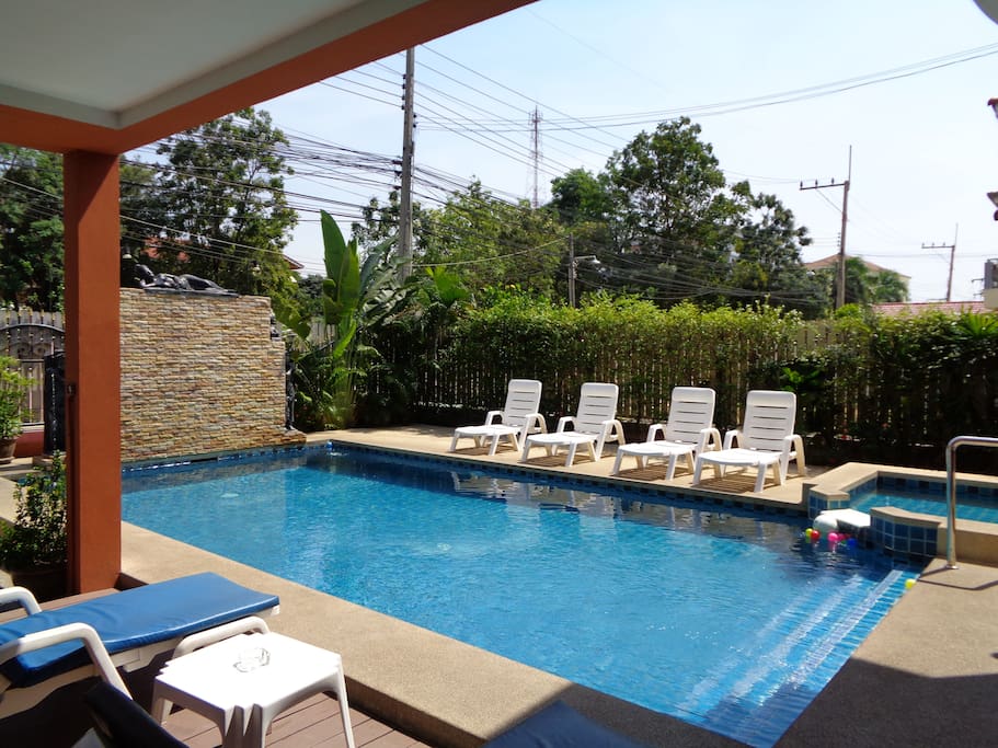 SOUTH FACING SUN ALL DAY WITH SUN LOUNGERS
