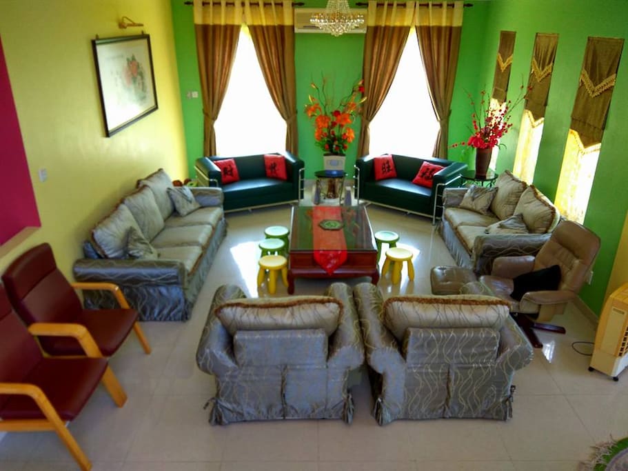 Living room (common area)