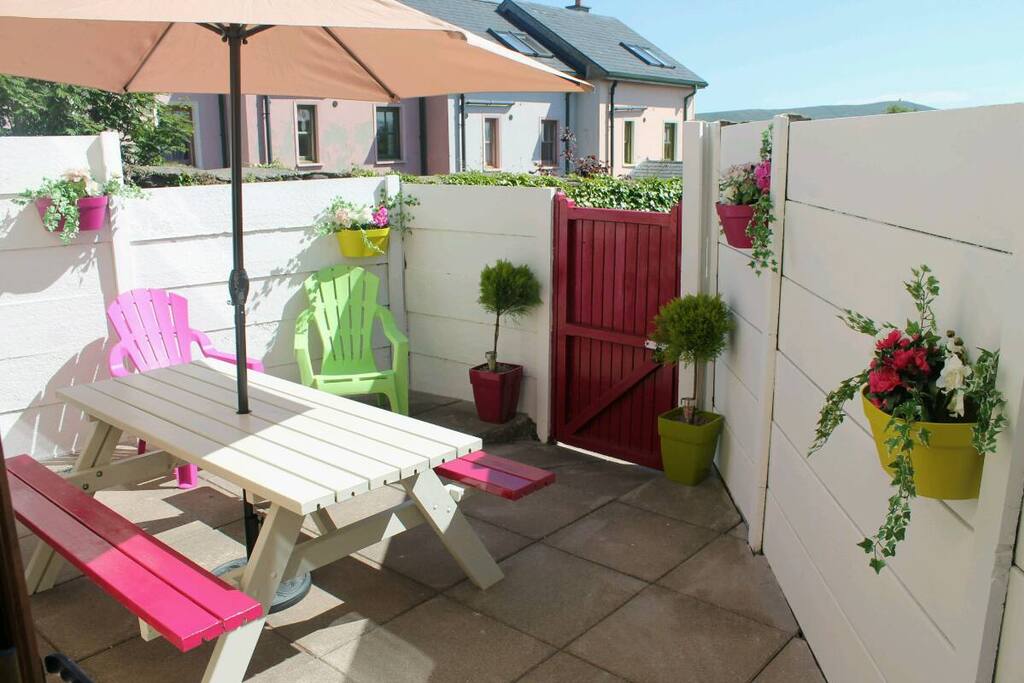 The south facing patio area (where the sun sometimes shines!)