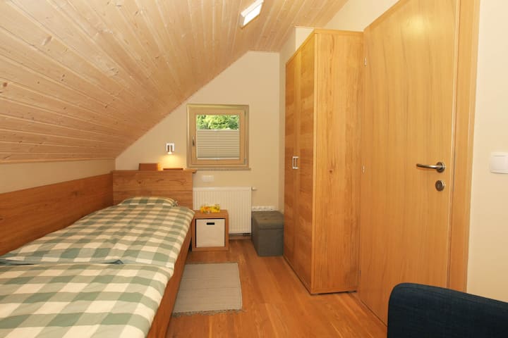 ROOM2 - 2 single beds.