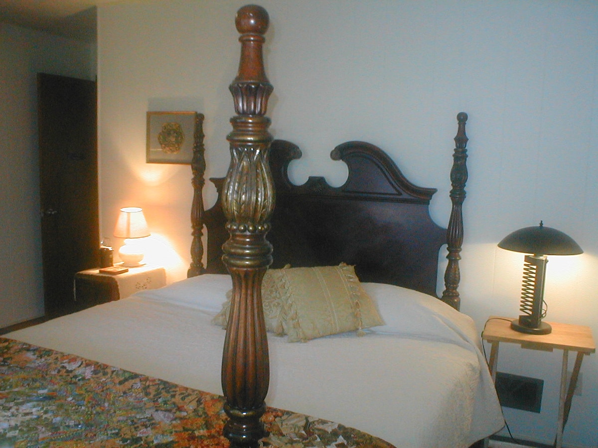 ห้องนอนเตียงคิงไซส์พร้อมเตียงคิงไซส์ = เฟอร์นิเจอร์สไตล์ 40