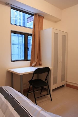 Prince Edward Room    15 mins to  CITY U - POLY U