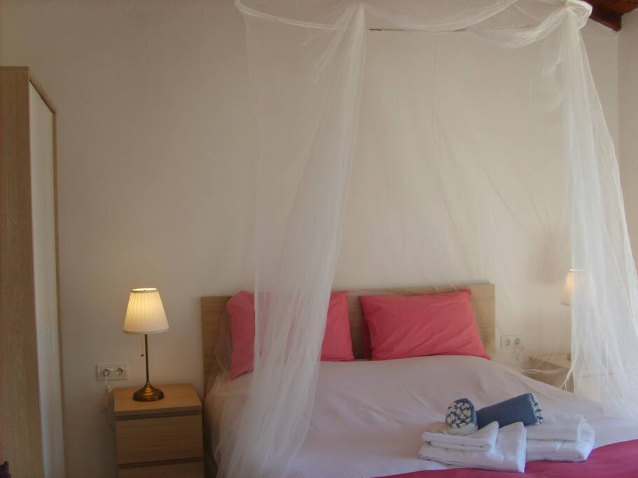 room 1 ; luck with balcony