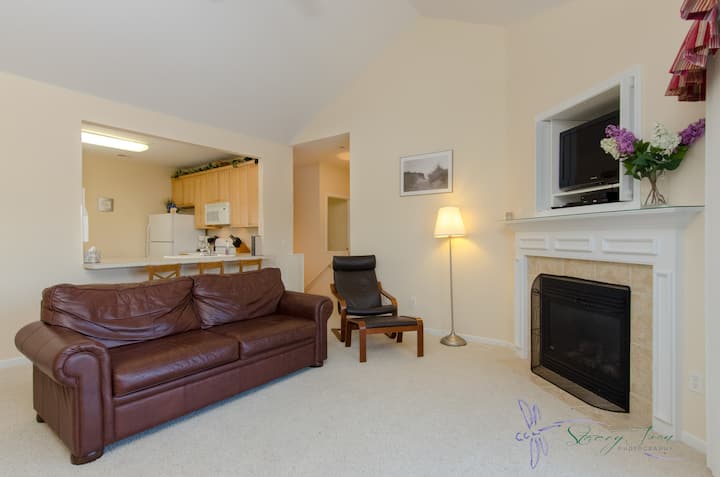 (5) 24 Beach & Pool Condo - Mackinaw City, MI