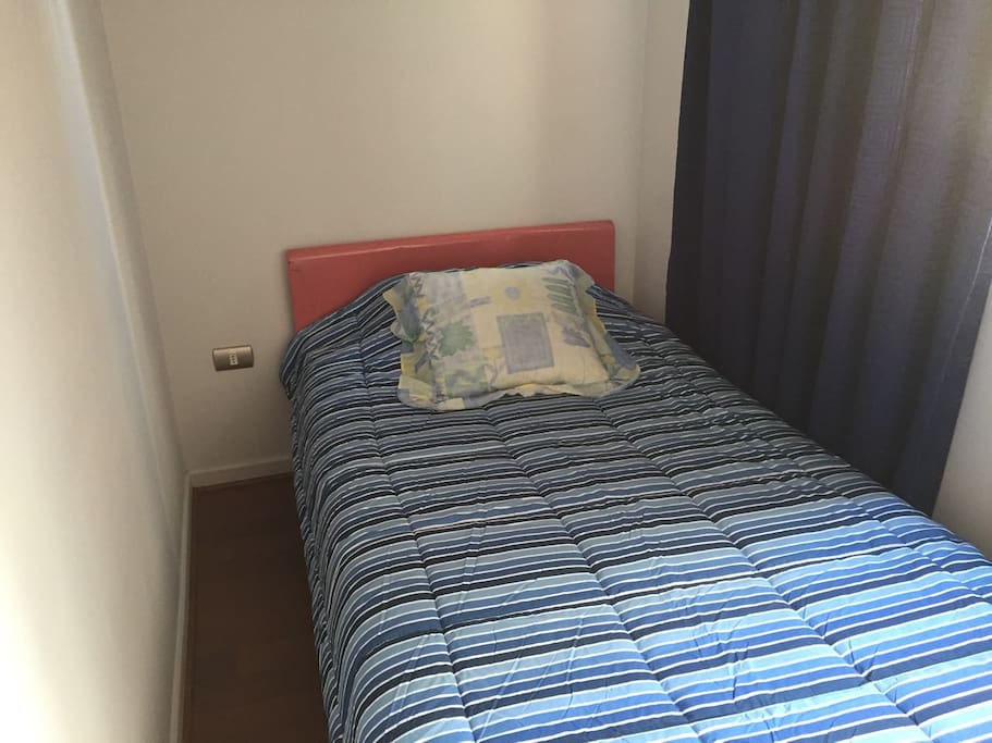 Habitación privada con una cama de plaza y media, para dos personas