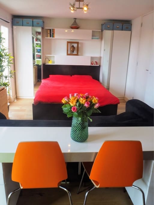 Eating, relaxing & sleeping in one view: cosy but everything needed for a comfortabel stay in Amsterdam