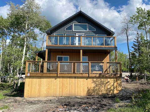 Payne Lake Wilderness Huts - Lakeview Suite