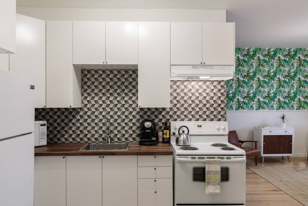 Newly re-made kitchen, espresso machine (and coffee!) included.
