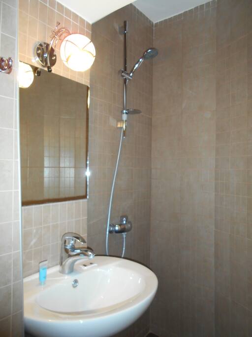Shower hot and cold
