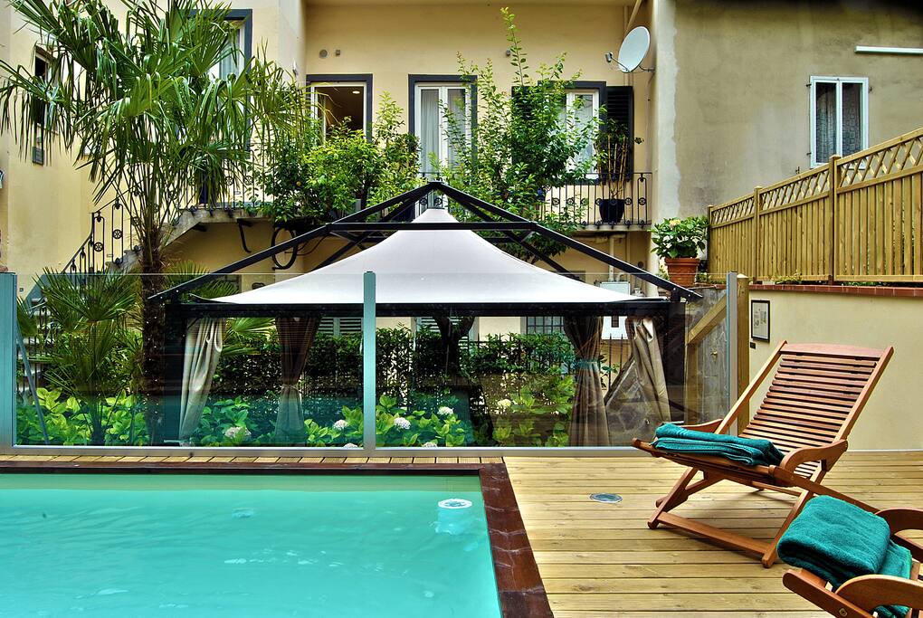 Vista dalla piscina