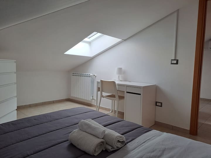 Dhomë p. Superiore me një krevat dopio për një katror e gjysmë 