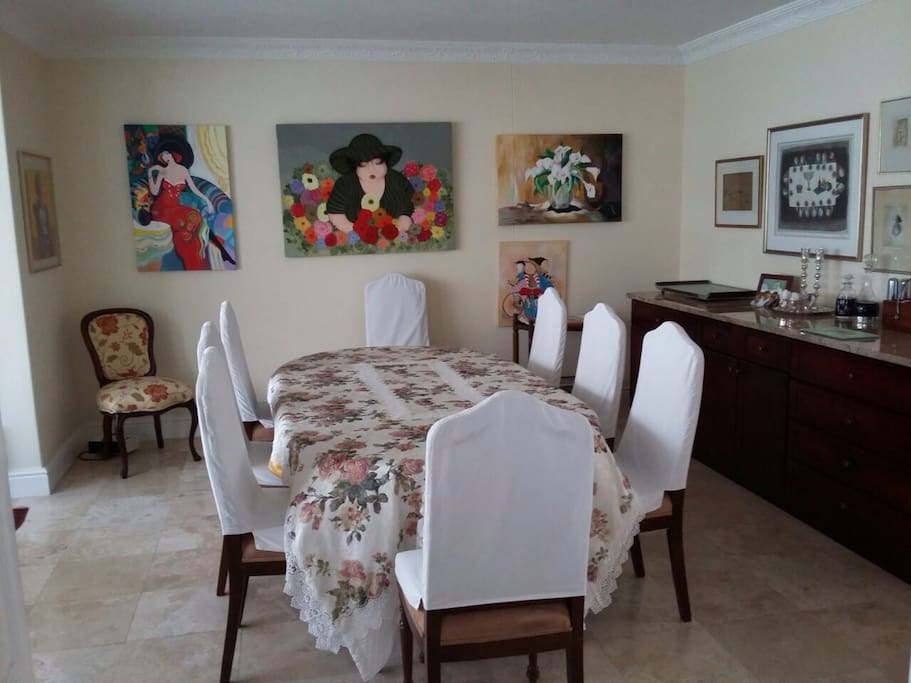 Dining room tables seats 10