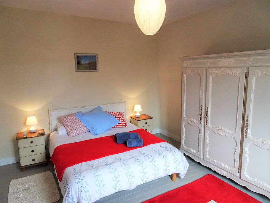 Double Bedroom - Pic1