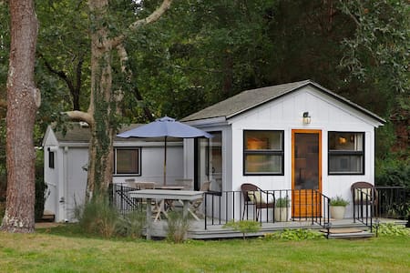 One Bedroom Cottage in Vineyard Haven