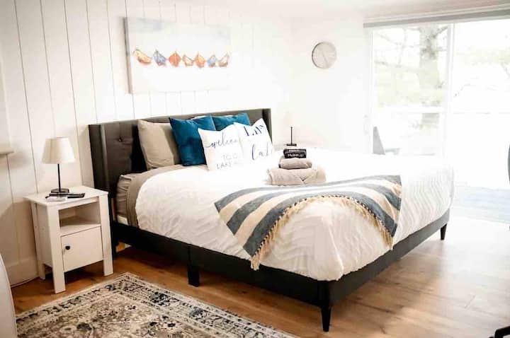 غرفة نوم رئيسية في الطابق الثاني