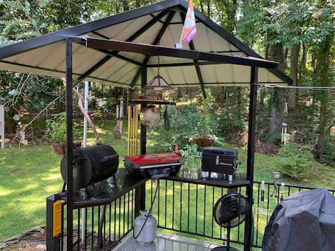 Top performing Airbnb: The Cottage upper level in Seneca
