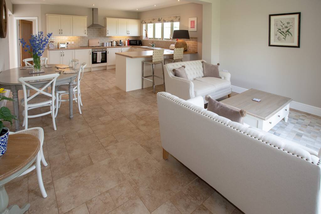 Kitchen/Diner/ Seating area
